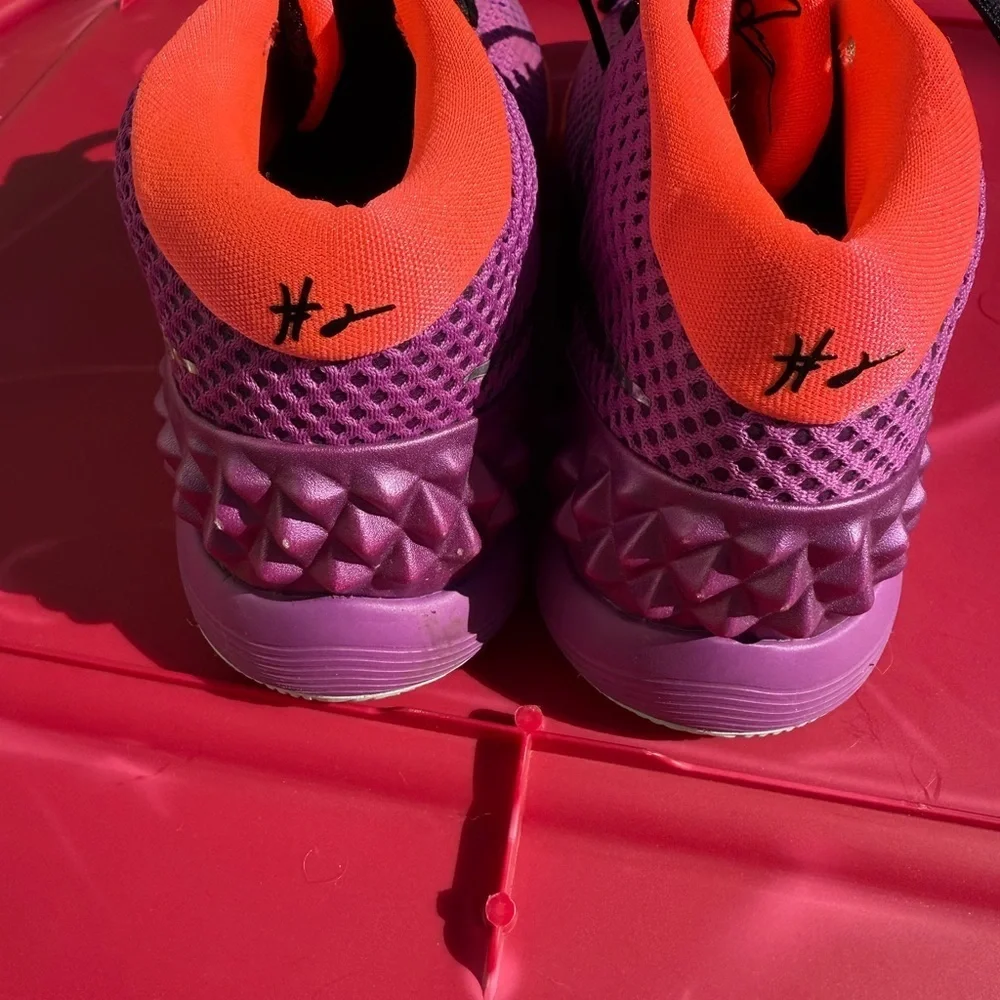 Nike 2014 High Top Basketball Shoes Kyrie 1 Y6 Easter Berry Sneakers breathable